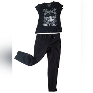 Black Graphic Tee With Black Tights Outfit